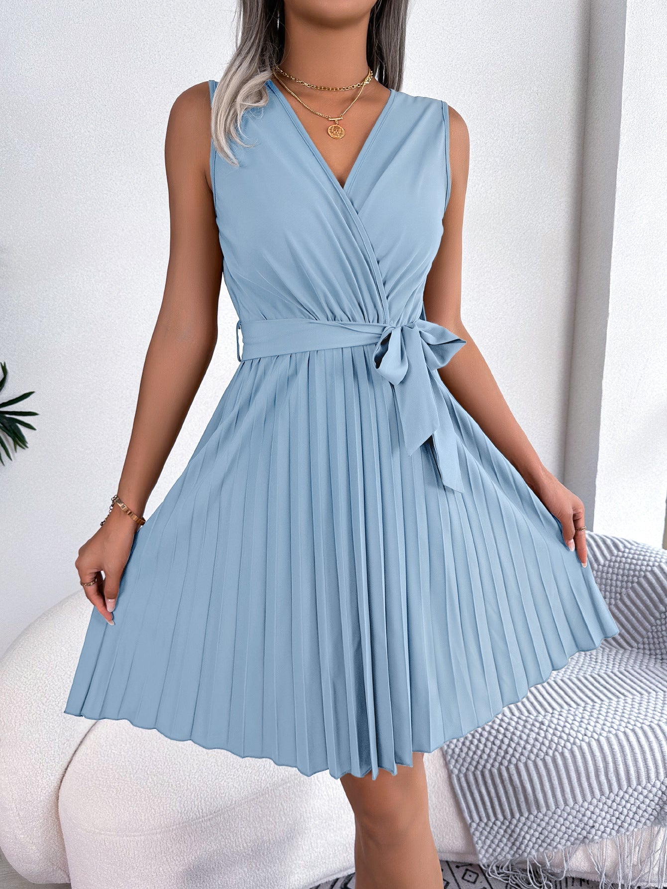 Robe Plissée Élégante à Col V Croisé