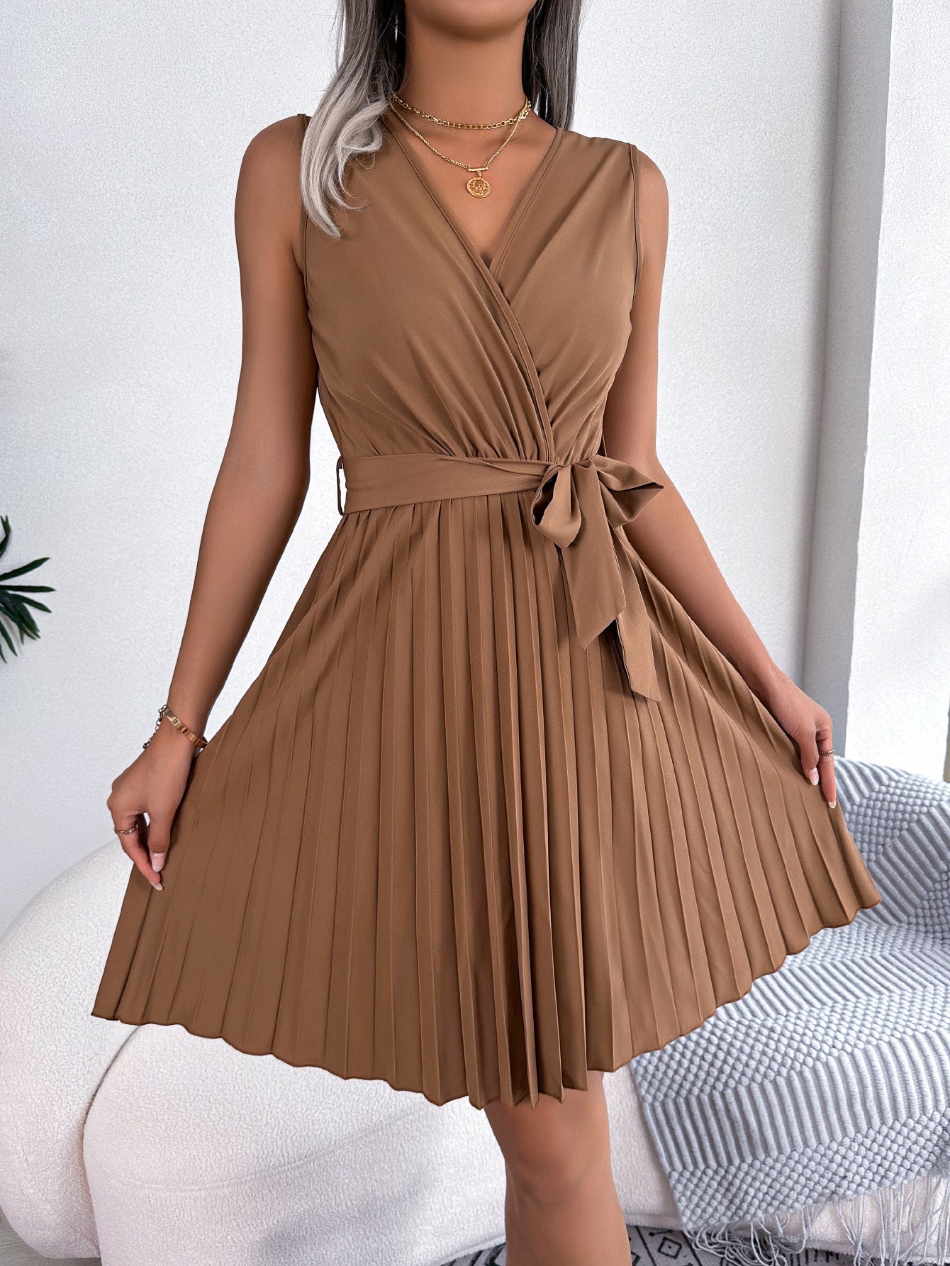 Robe Plissée Élégante à Col V Croisé