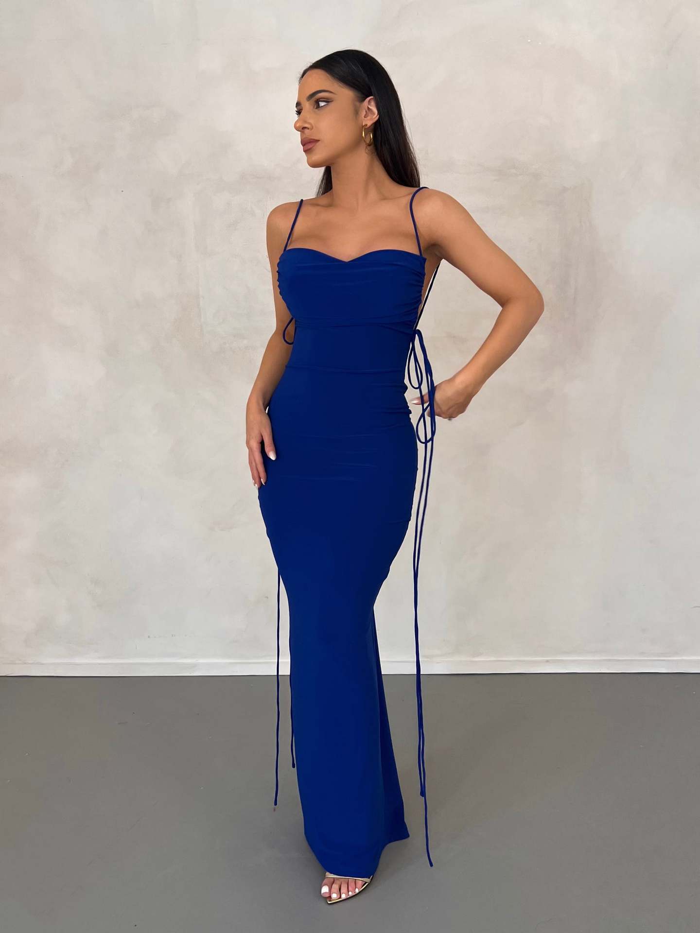 Robe Longue Élégante à Lacets