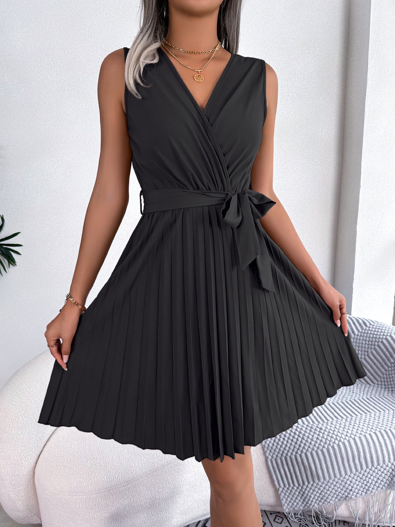 Robe Plissée Élégante à Col V Croisé