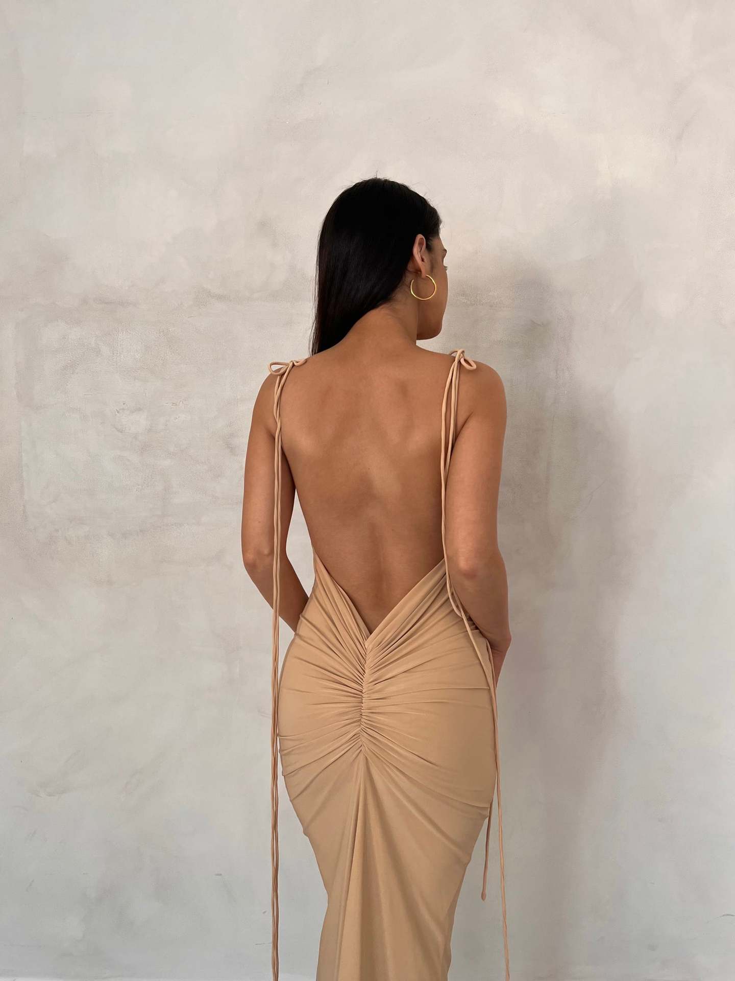 Robe Longue Élégante à Lacets